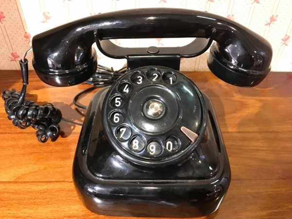 ダイヤル式の昔の電話